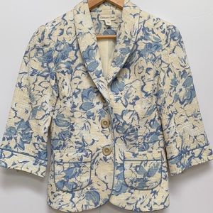 Beautiful design and color combinations! This coat looks gorgeous with jeans.